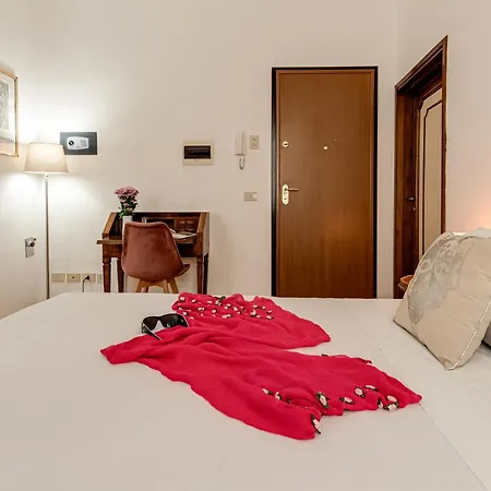 Leonardo - Sweet Dreams In *